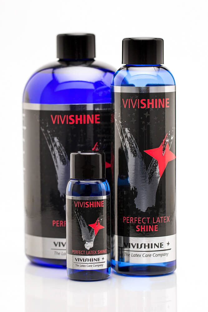 3 blaue Flaschen in verschiedenen Größen mit Vivishine. Perfect Latex seine